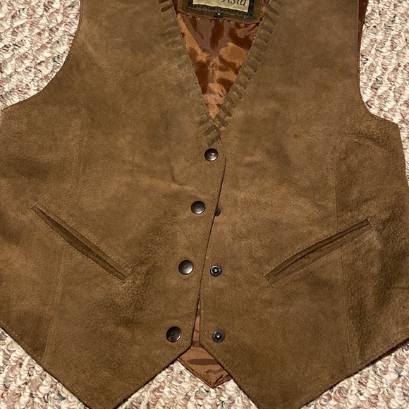 Pan-Asia Genuine Leather Vest - Picture 3 of 11